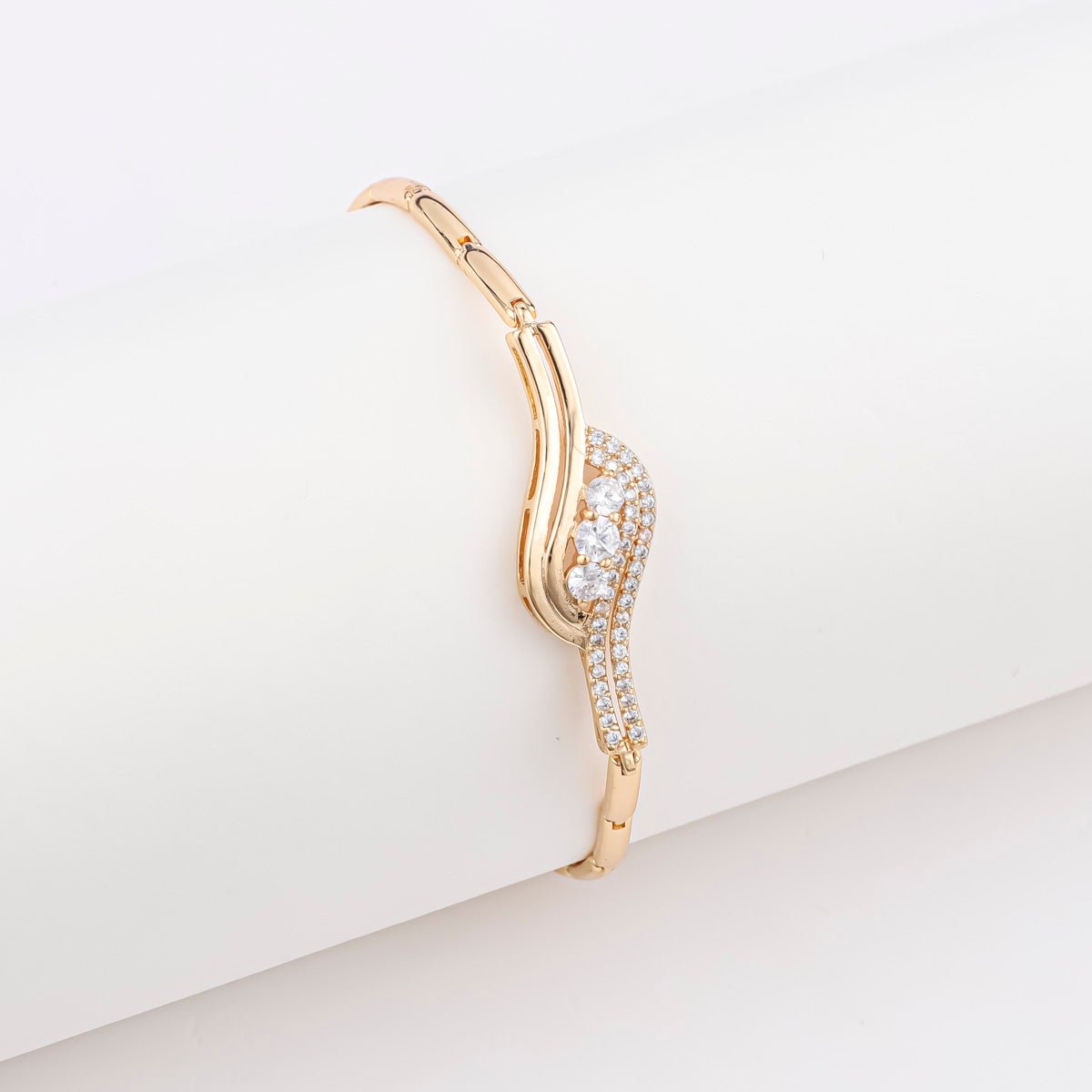 18K Gold - plated Butterfly Clover Copper Women's Bracelet - Moissanite Market