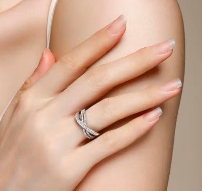 Moissanite 925 Sterling Silver Platinum Crossover Baguette&Round Cut 0.28684 Carat - Moissanite Market